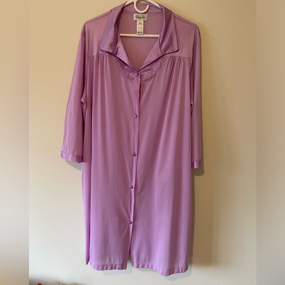 NWT Vanity Fair Women Long Robe Lilac Large Gown 100% Nylon Vintage Button Up